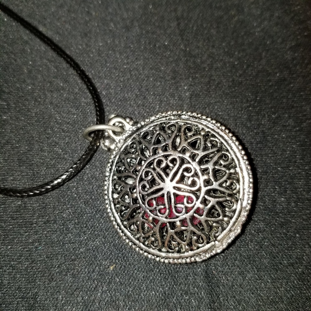 Necklace - Picture 2 of 8